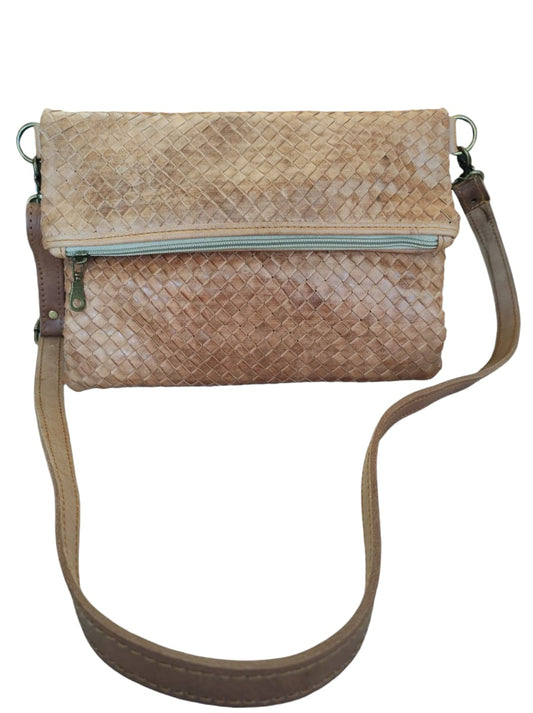 Bandolera de cuero natural tejido color barquillo – Badra