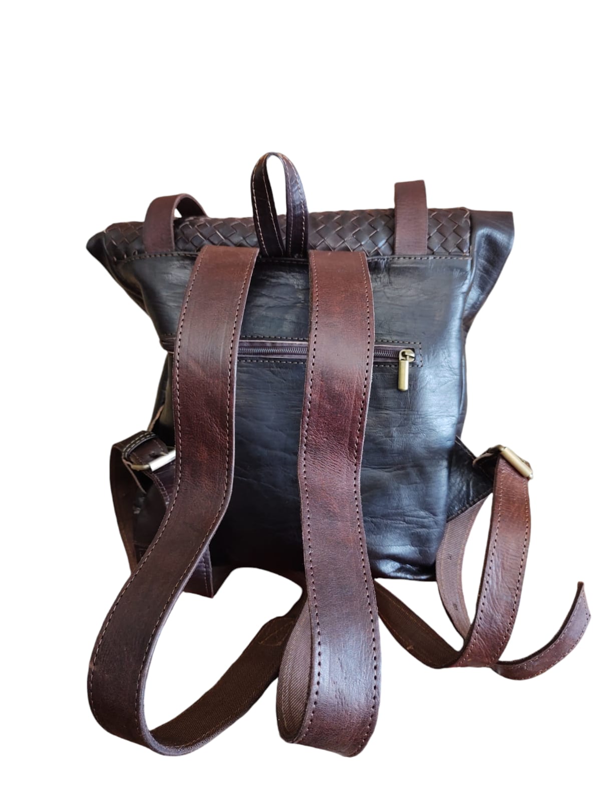 Mochila de cuero natural tejida color chocolate- Ghaada