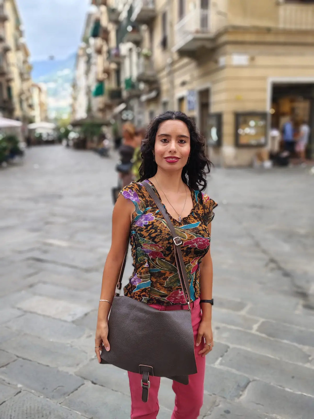 👜 La cartera de cuero natural como símbolo de independencia y estilo