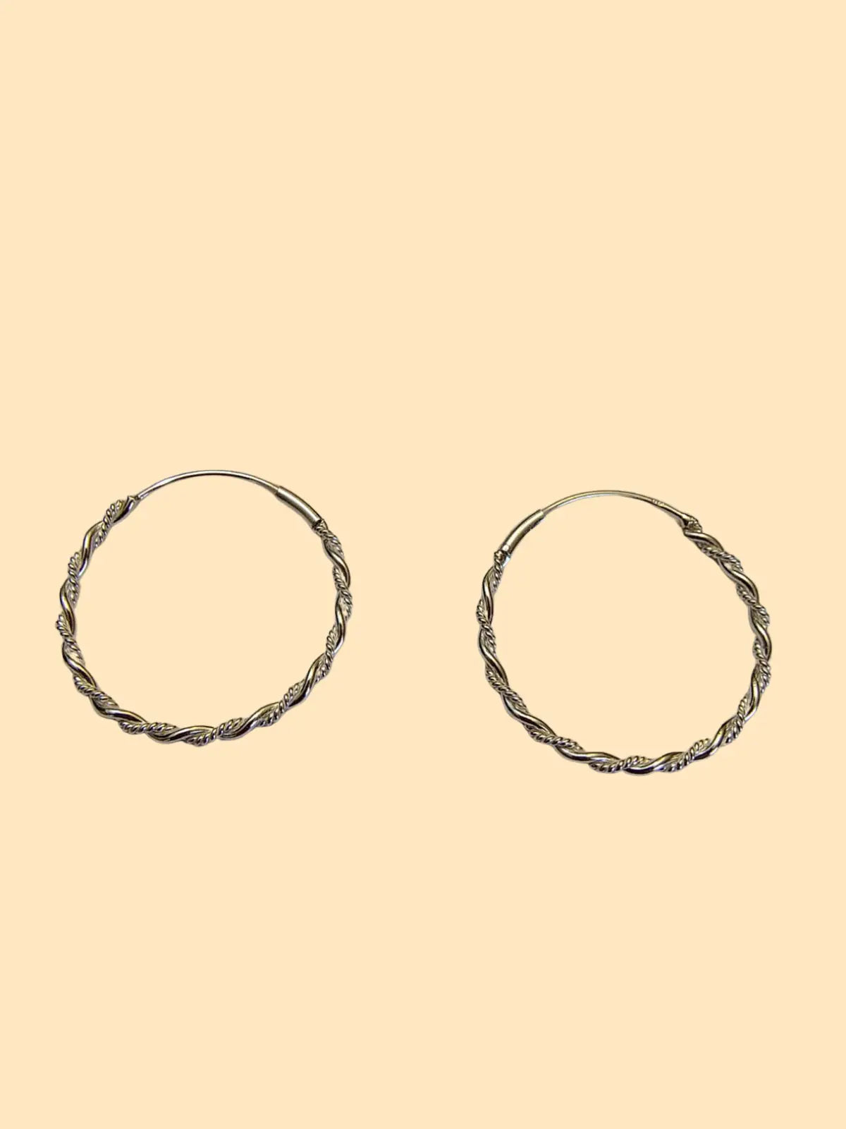 Aro argolla entrelazada de plata 925