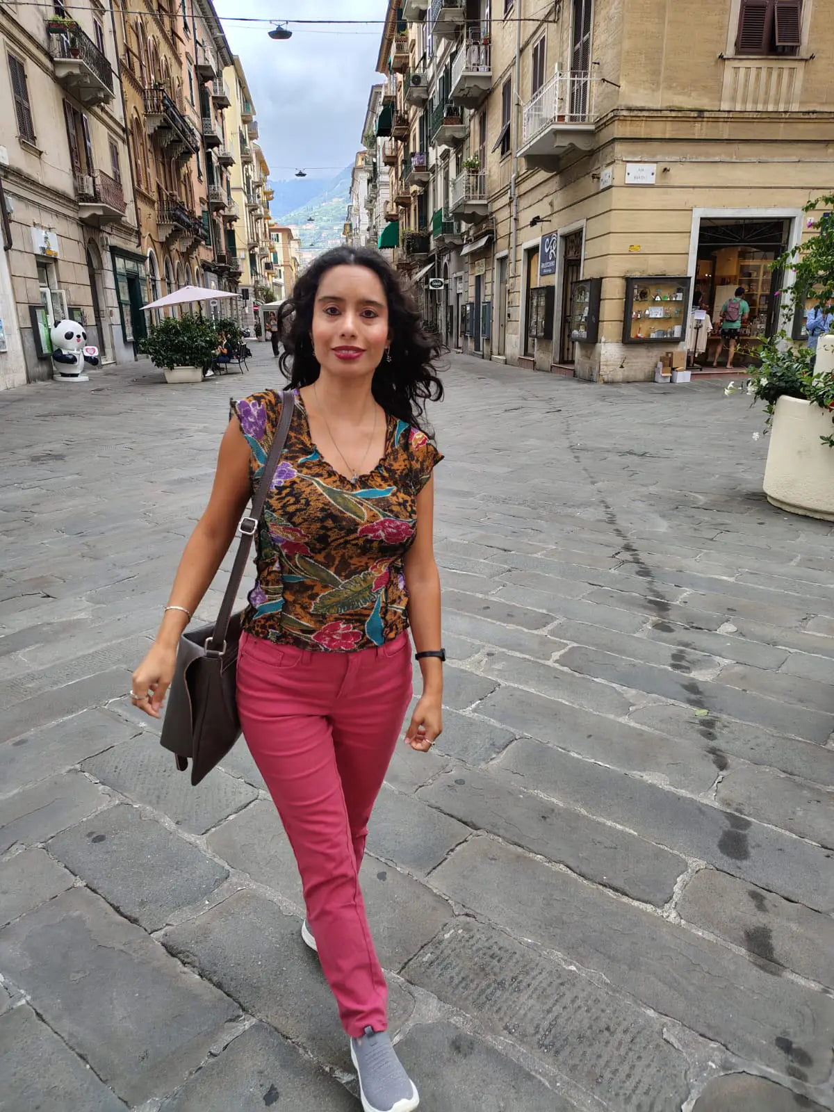 Bandolera de cuero natural color café moro - Amira