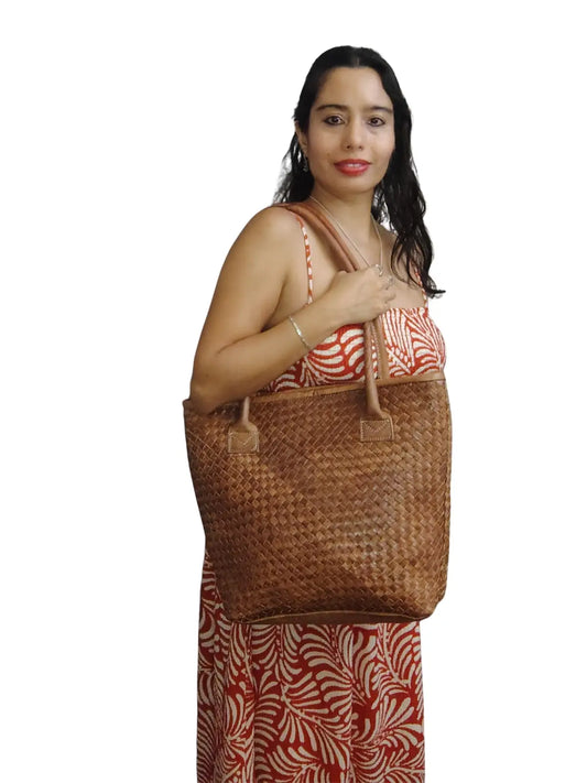 Tote Bag de cuero natural tejido color barquillo – Zafira