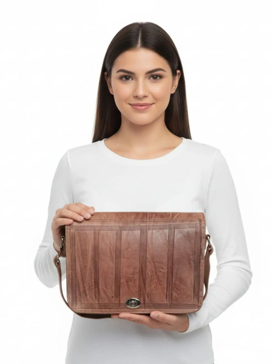 Cartera de cuero natural color café - Afife