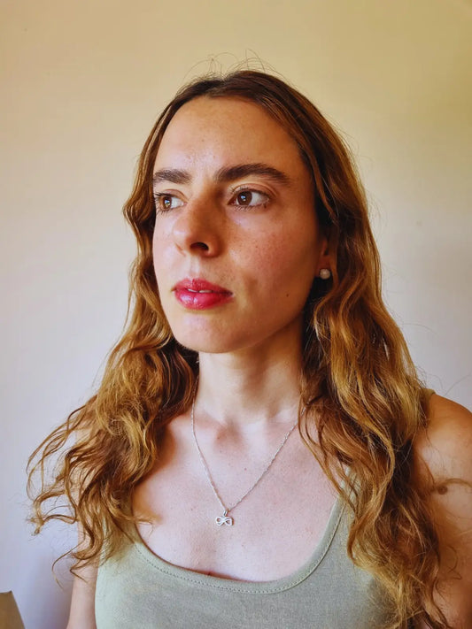 Colgante infinito de plata 925 con circones blancos.