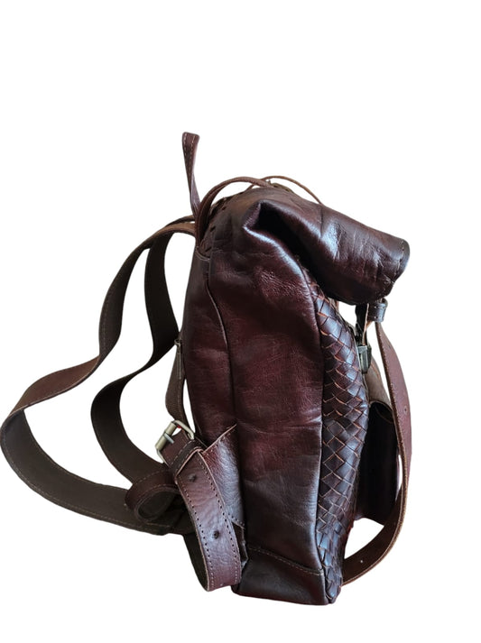 Mochila de cuero natural tejida color café- Ghaada