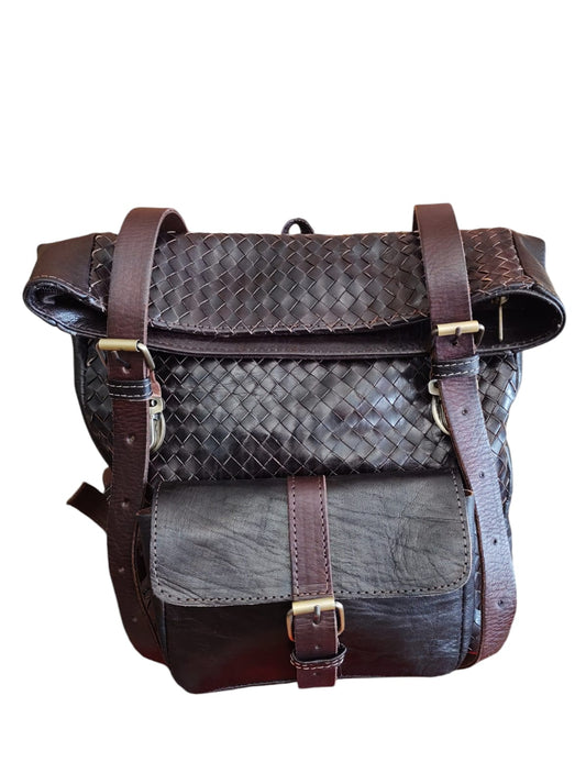Mochila de cuero natural tejida color chocolate- Ghaada